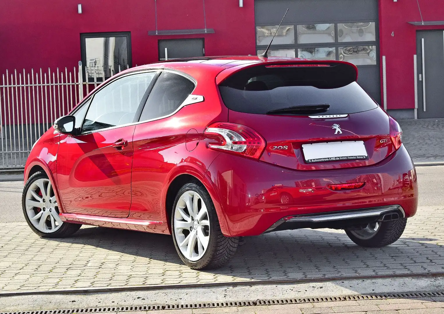 Peugeot 208 1.6 GTi*Navi*Temp.*Leder*Pano.* Red - 2