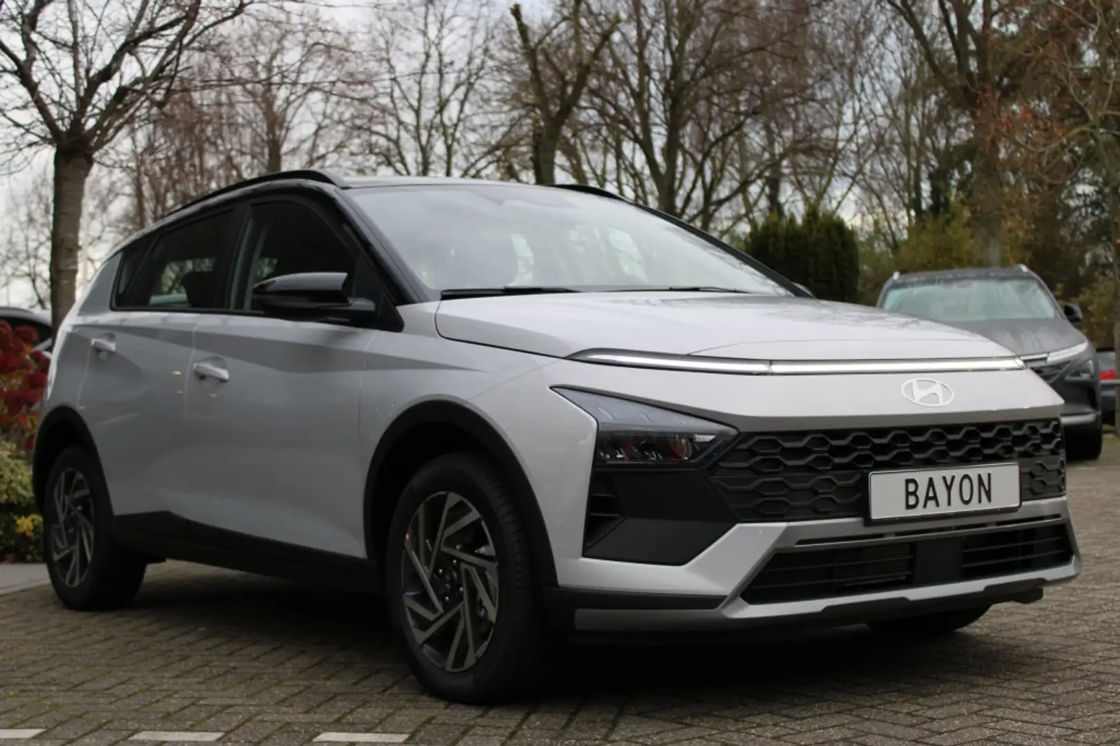 Hyundai BAYON 1.0 T-GDI Comfort inclusief € 1.000,- Voorraad Voo Grijs - 2
