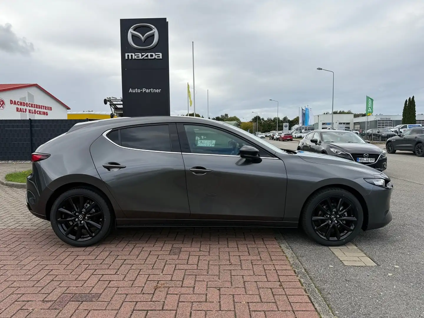 Mazda 3 2.5L e-SKYACTIV G 140ps 6AT Homura Grau - 2