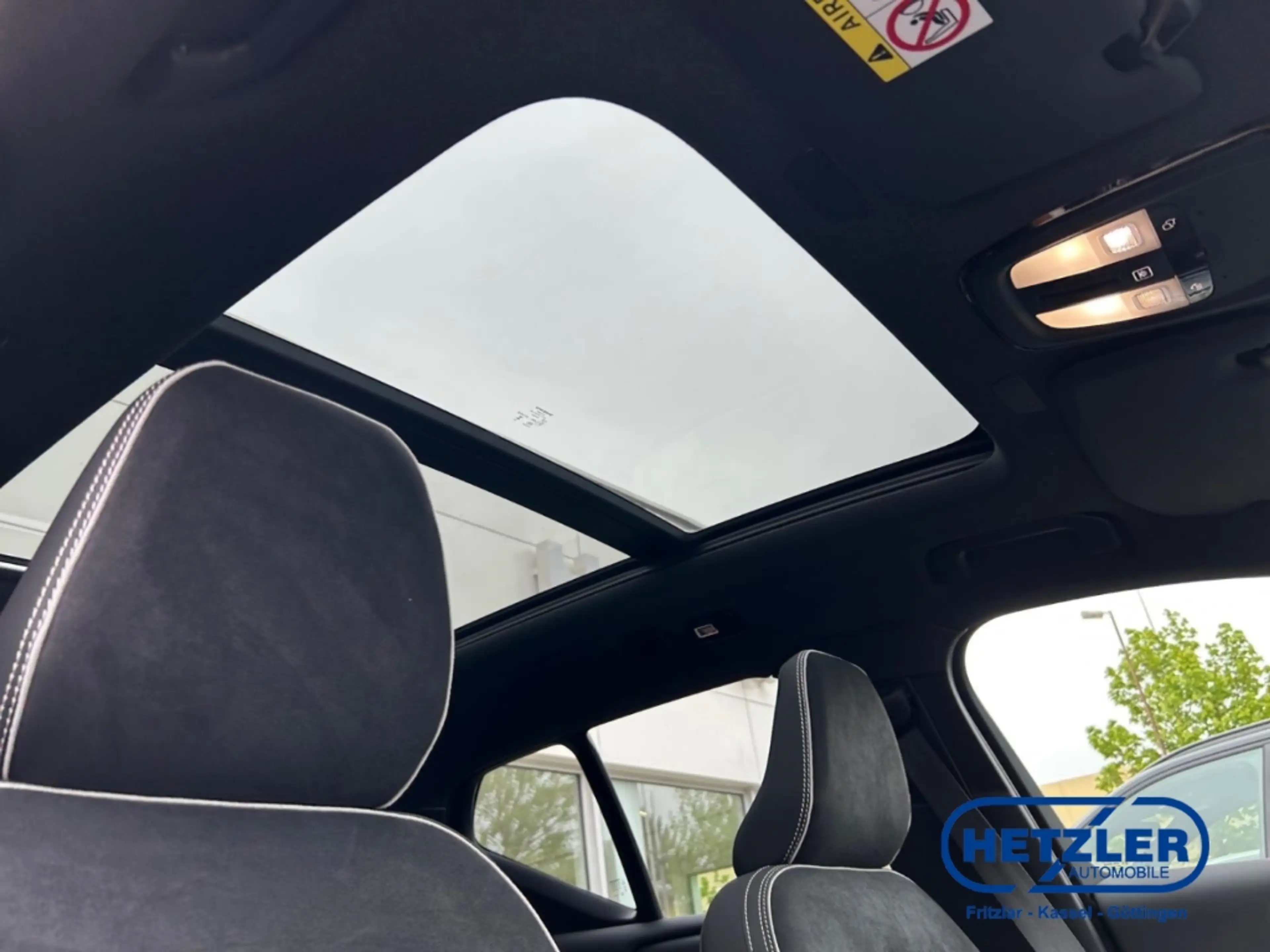 Volvo EX40 Twin Motor AWD Ultra Black Edition StandHZG AHK El — photo 15