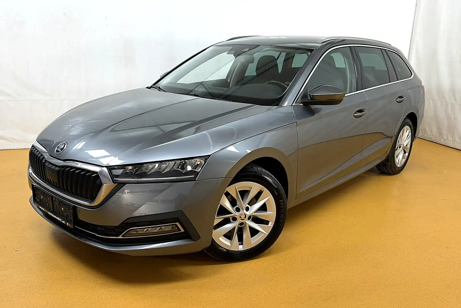 Skoda Octavia Combi 2,0 TDI Style DSG Grau - 1