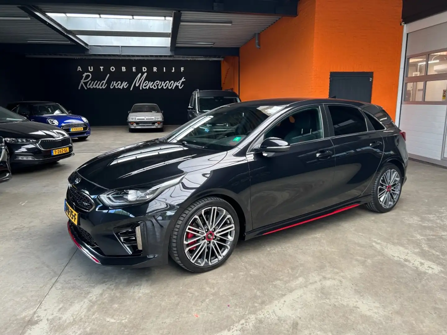 Kia Ceed / cee'd 1.6 T-GDI GT / 204PK Automaat / voll Zwart - 1