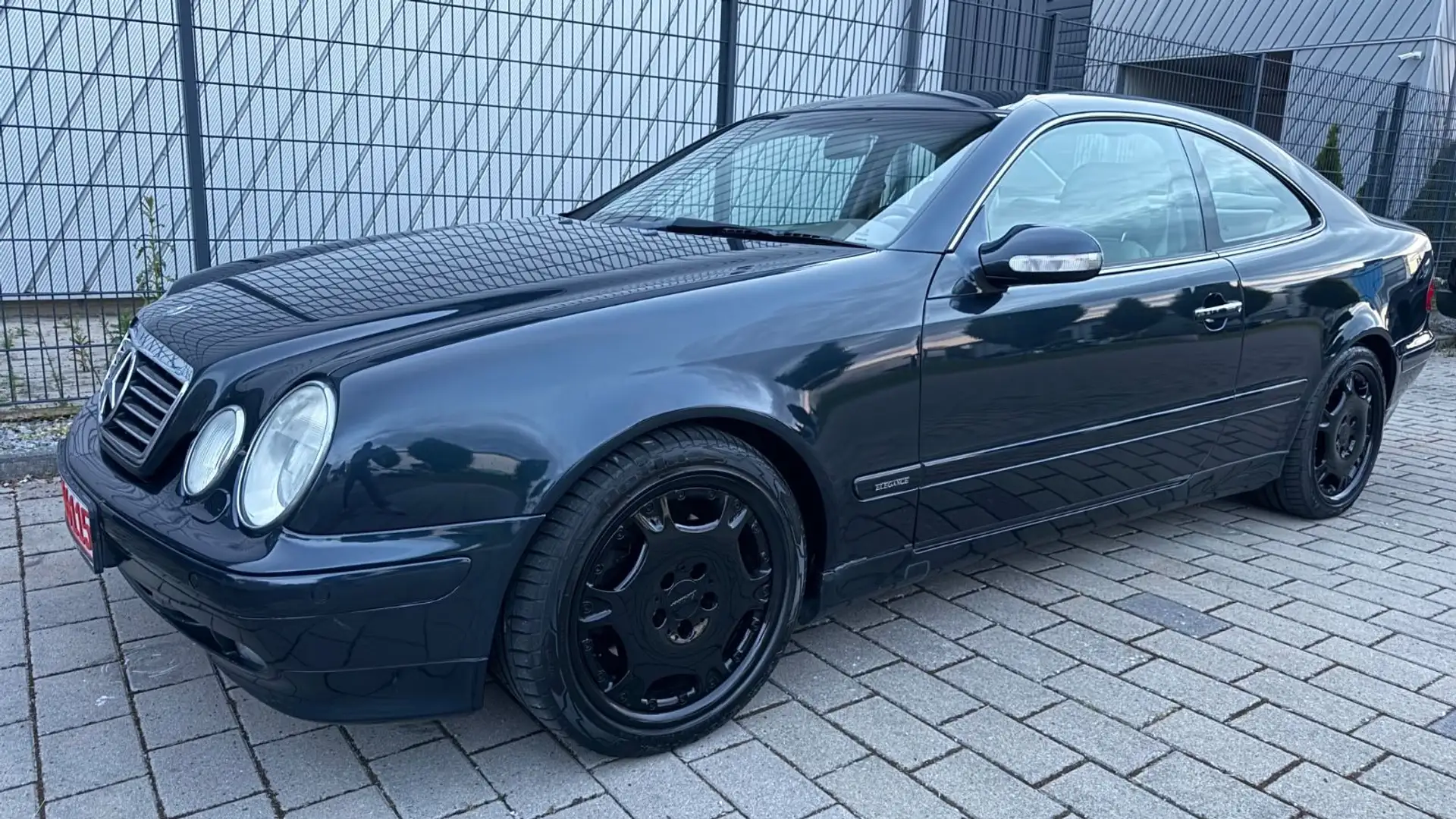 Mercedes-Benz CLK 320 AUTOMATIK,TÜV,WENIG-KM,LEDER,NAVI,SCHIEB Zwart - 1