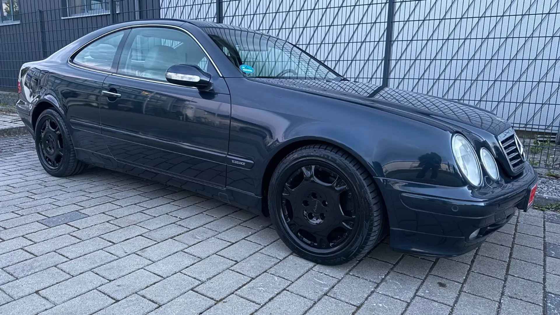Mercedes-Benz CLK 320 AUTOMATIK,TÜV,WENIG-KM,LEDER,NAVI,SCHIEB Zwart - 2