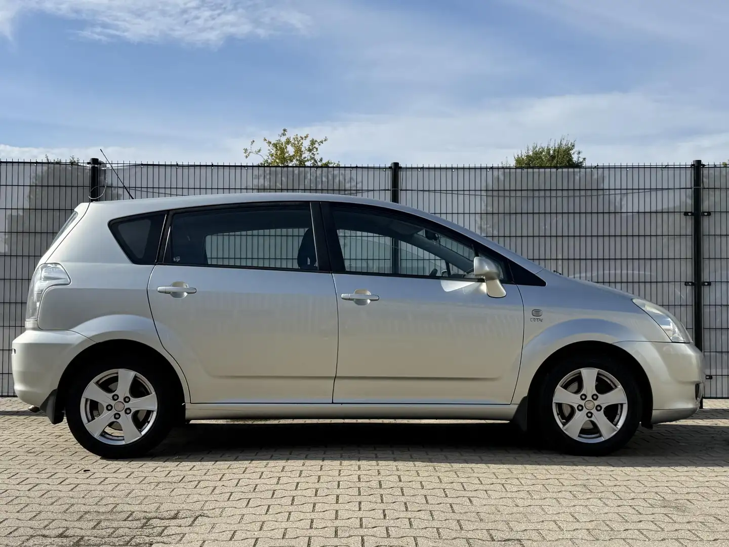 Toyota Corolla Verso 1.8 VVT-i Sol 7pers! automaat! Grijs - 2