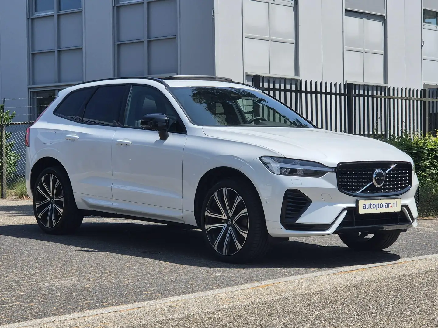 Volvo XC60 2.0 T8 Plug-in hybrid AWD Ultra Dark LongRange/Tre Blanc - 2