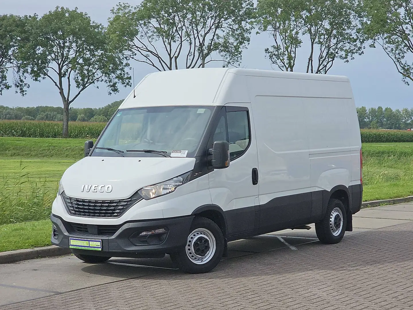 Iveco Daily 35S14V 2.3 352 L1H2 Airco Trekhaak Euro6 140 PK! Wit - 1