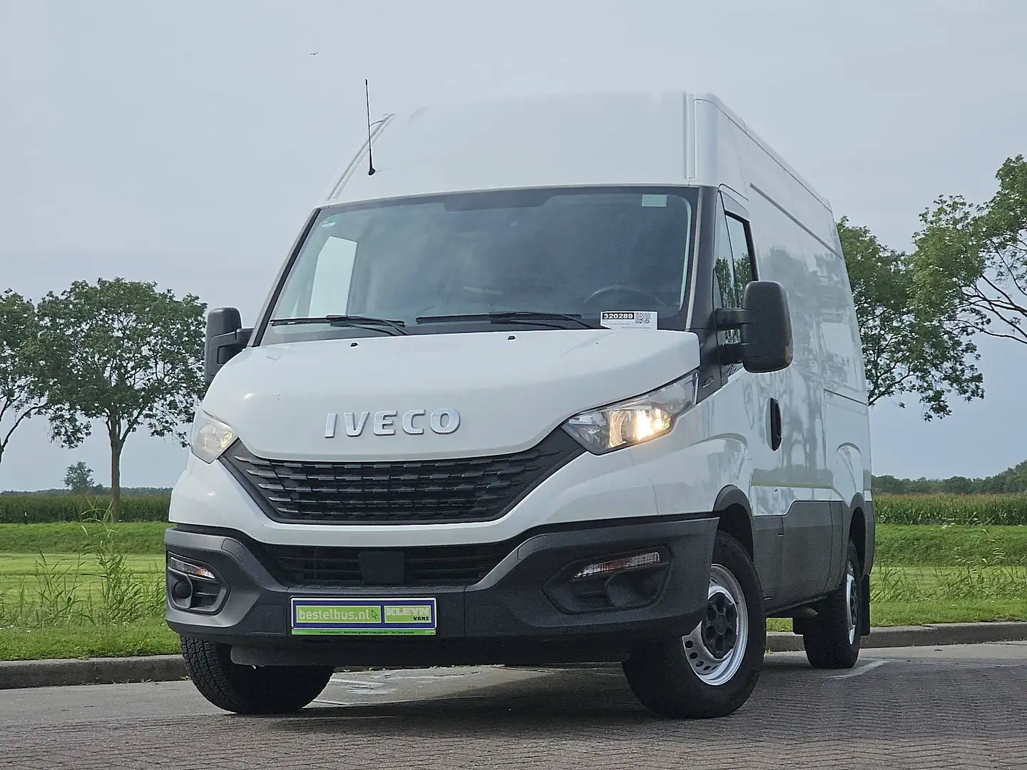 Iveco Daily 35S14V 2.3 352 L1H2 Airco Trekhaak Euro6 140 PK! Wit - 2