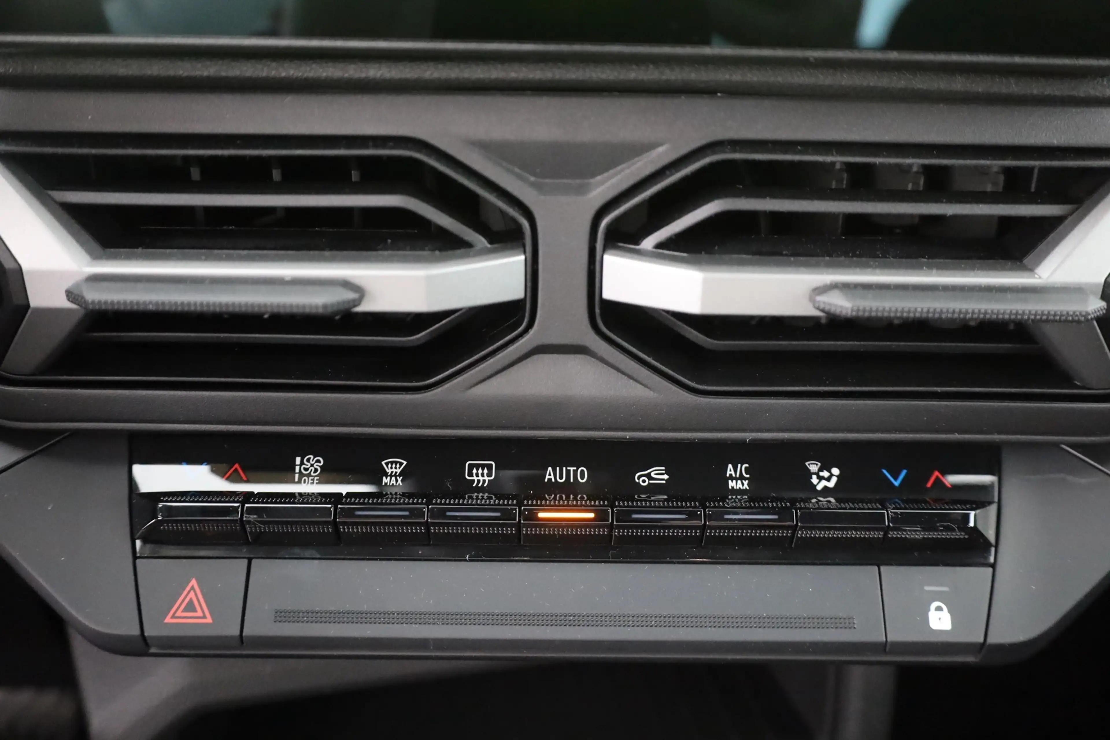 Dacia Bigster Expression 140 mHev LED Kamera Sitzheizung — photo 12
