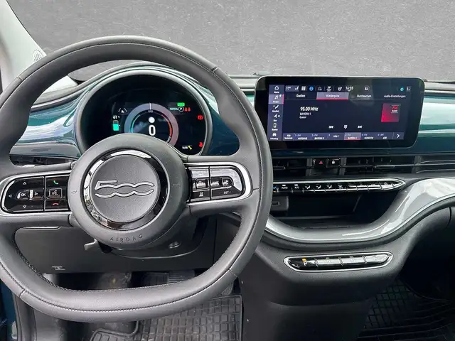 Fiat 500e view 7
