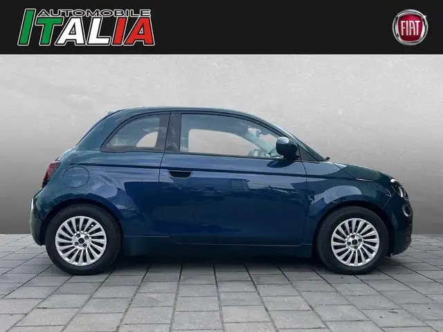 Fiat 500e view 3