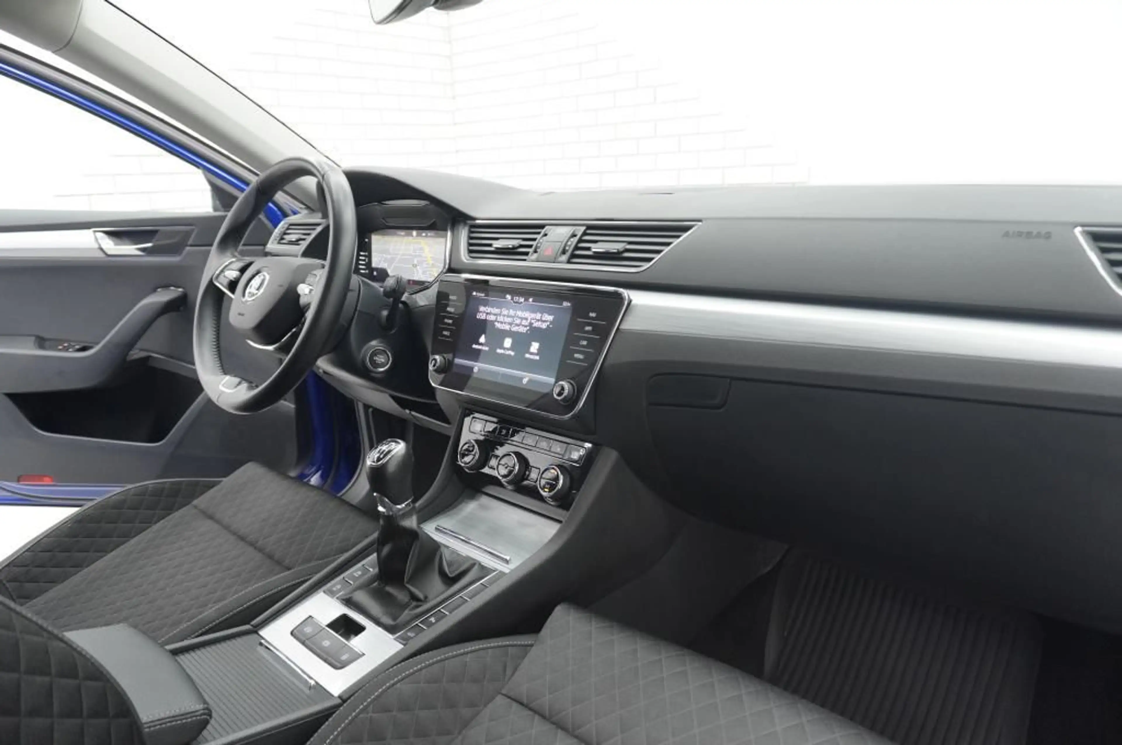 Skoda Superb 2.0 TDi Navi/LED/AHK/Standhzg/ACC — photo 6
