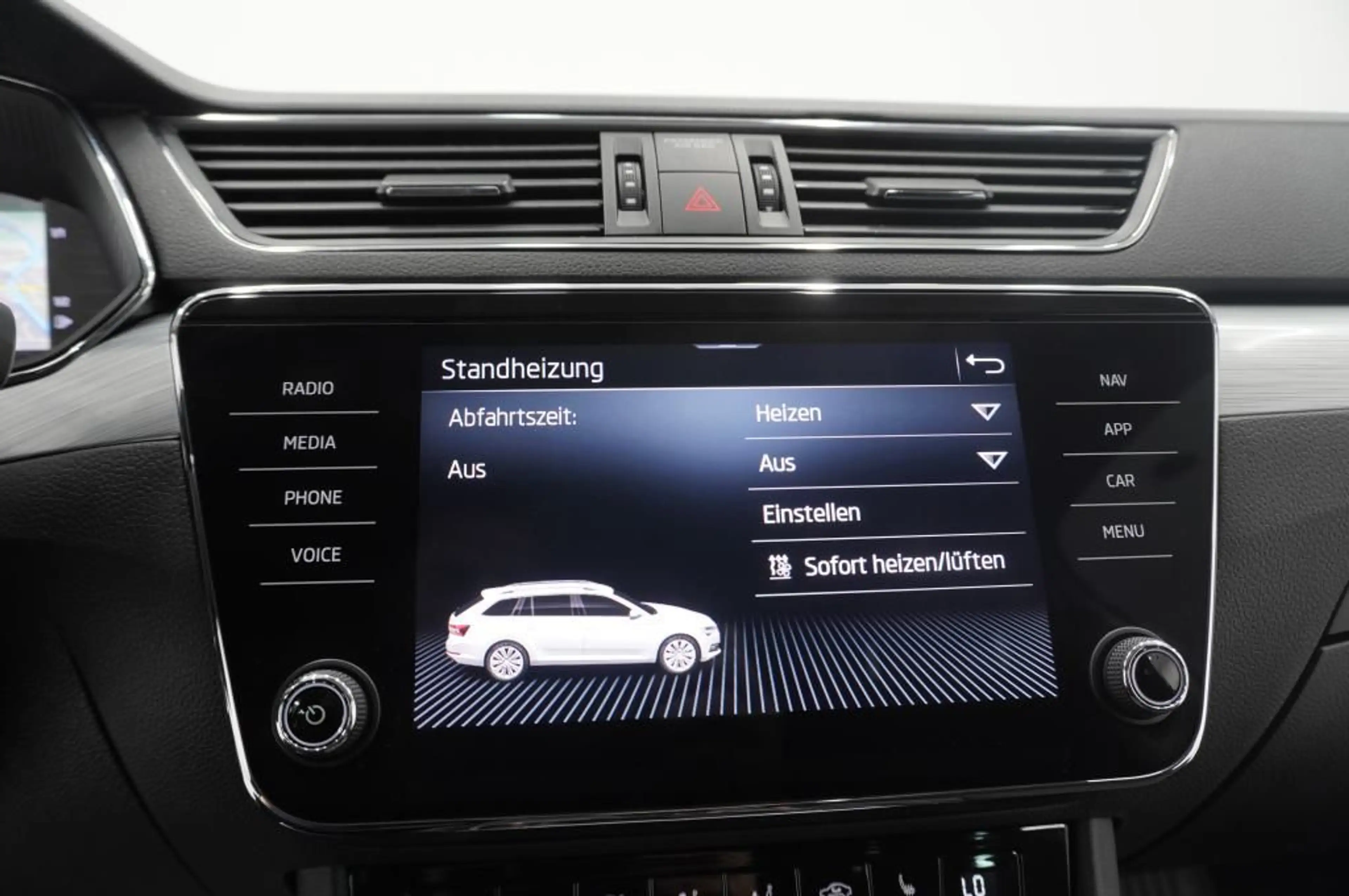 Skoda Superb 2.0 TDi Navi/LED/AHK/Standhzg/ACC — photo 14