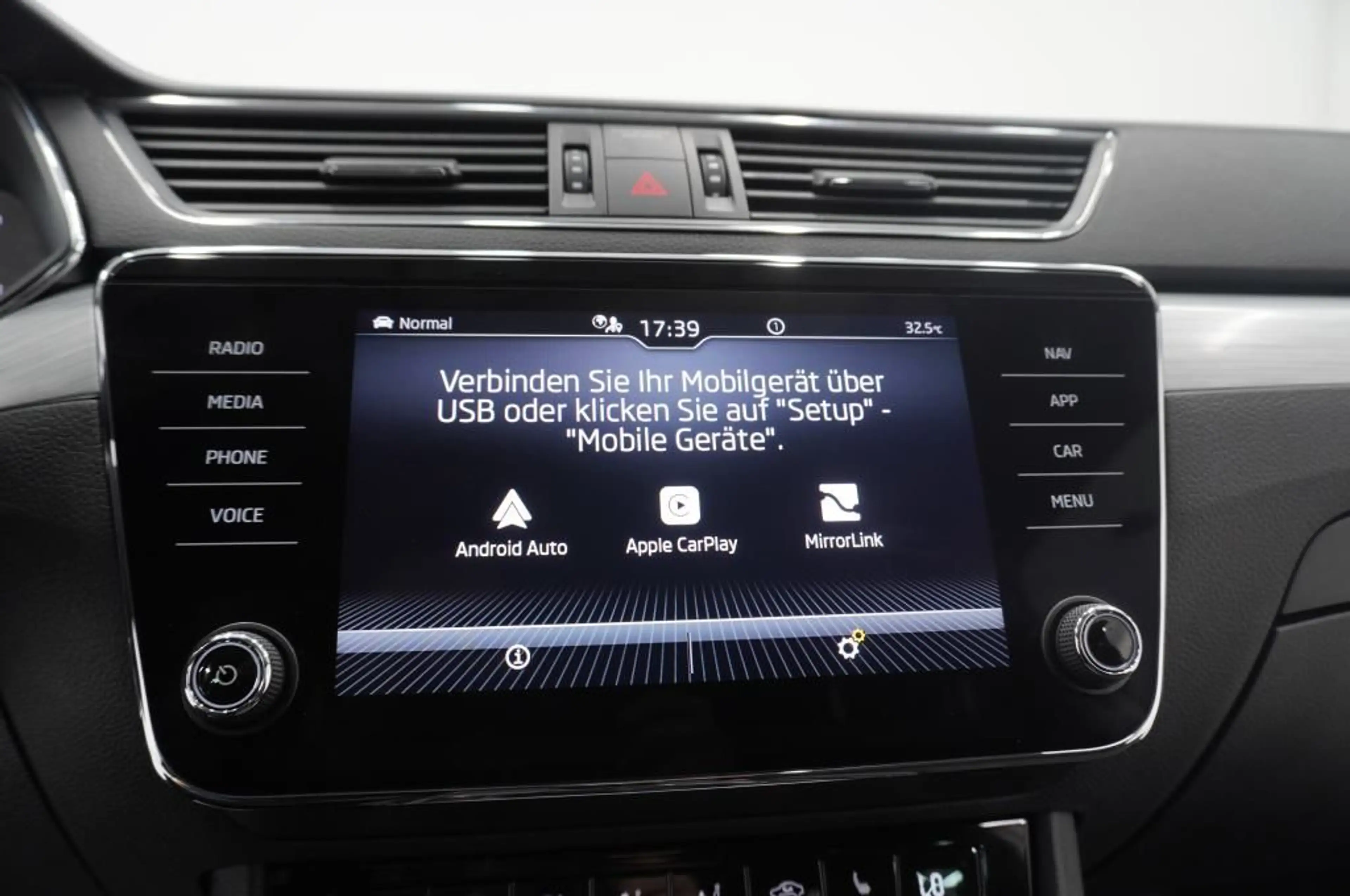 Skoda Superb 2.0 TDi Navi/LED/AHK/Standhzg/ACC — photo 15