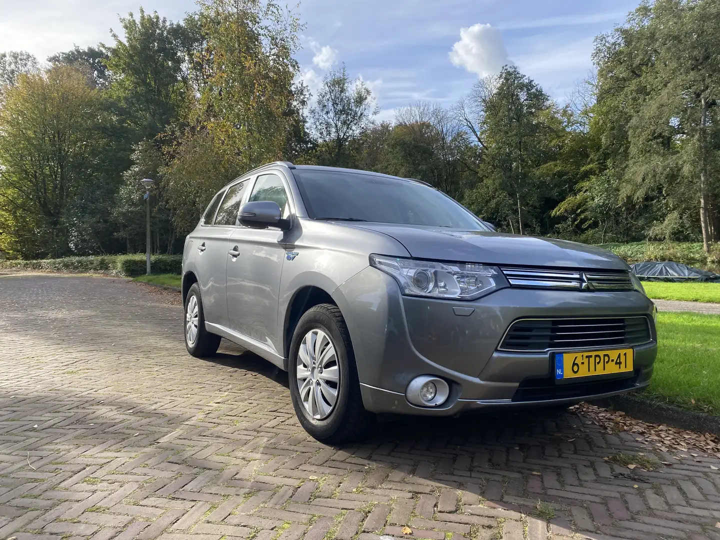 Mitsubishi Outlander 2.0 PHEV Instyle Grey - 2