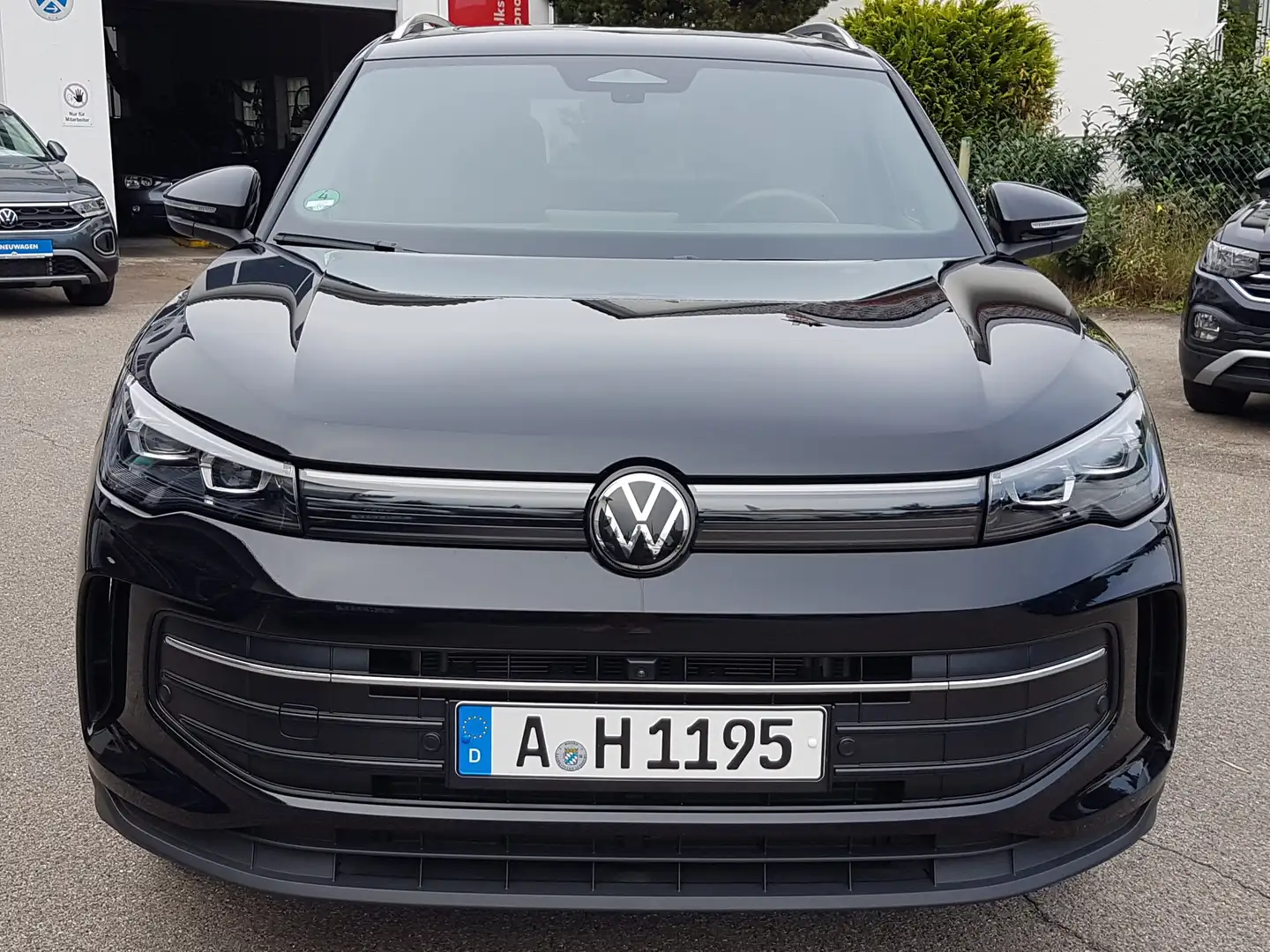 Volkswagen Tiguan 2.0 TDI 142 kW 4Motion Goal*MATRIX*PANO*AHK*NAVI* Schwarz - 2