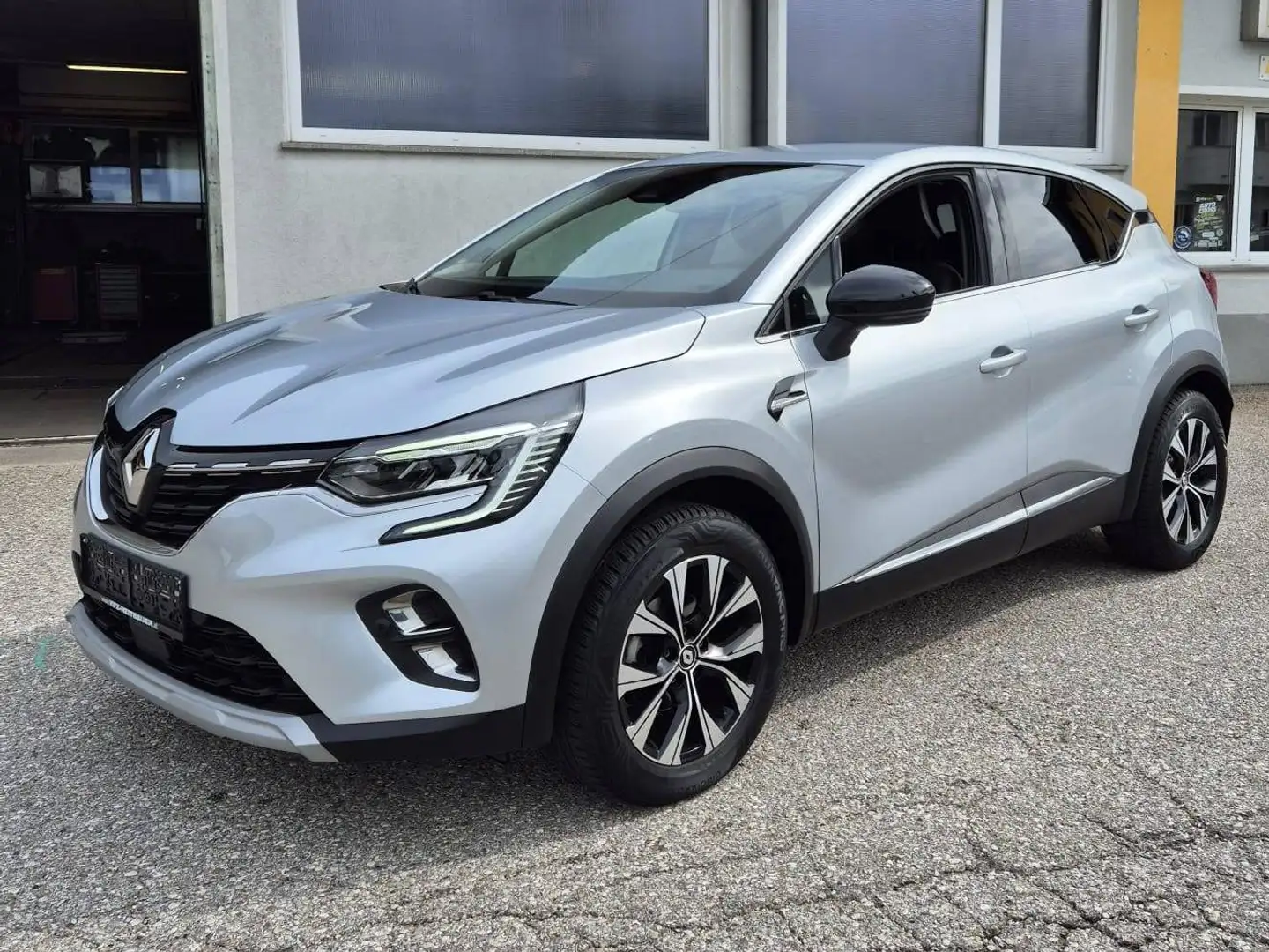 Renault Captur Techno Silber - 2