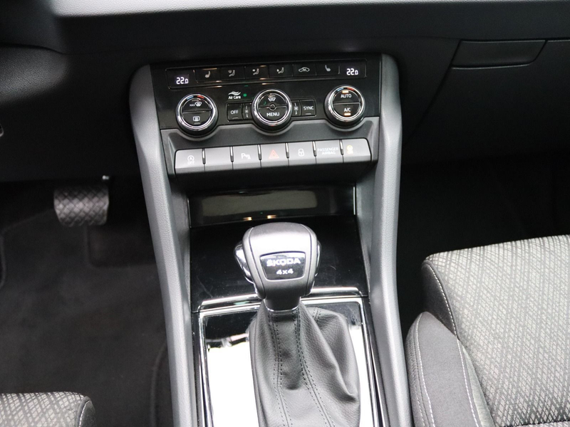 Skoda Karoq Style 2.0TDI 4x4 DSG/ Pano, Navi, LED, AHK — photo 8