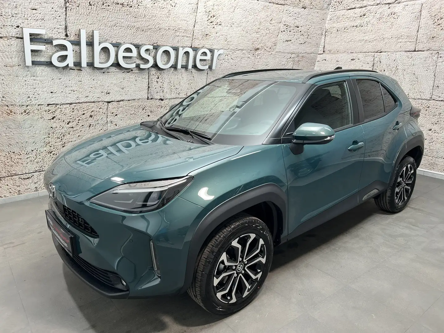 Toyota Yaris Cross 1,5 Hybrid Active Drive "Safety P. gratis" Grün - 2