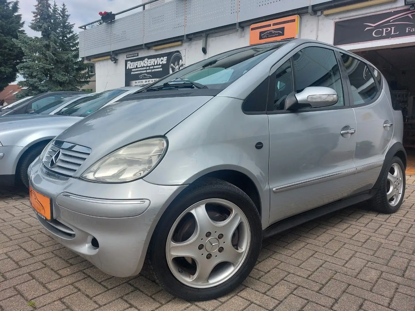 Mercedes-Benz A 190 AVANTGARDE*ALU*AHK*CD*RECARO*TÜV Gris - 2