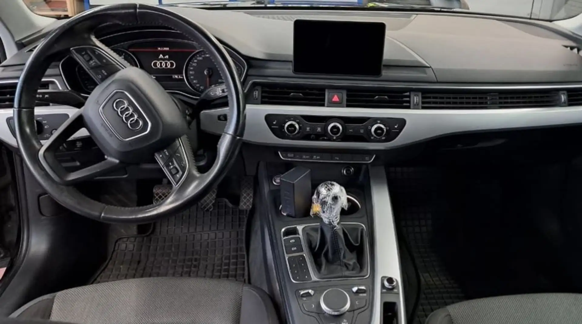 Audi A4 Limo Anhängevorr. Xenon Plus, Einparkhilfe Schwarz - 1