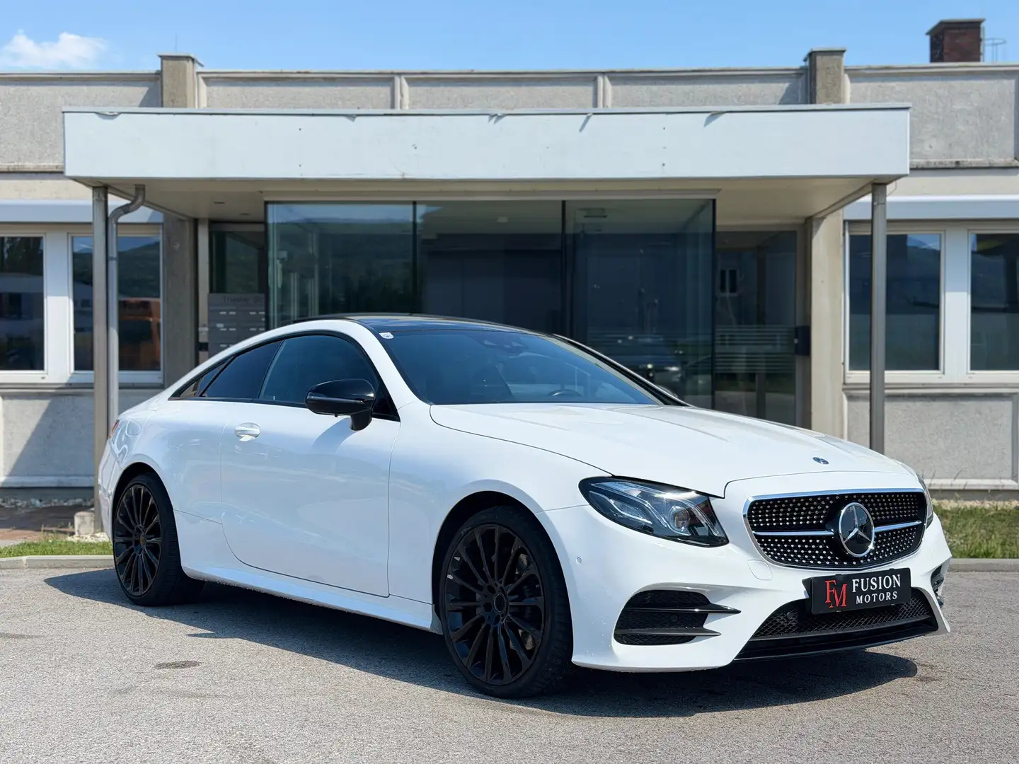 Mercedes-Benz E 220 d Amg Paket*Optik*VOLL*PANO*Luft*Kamera*Spur*Lenk. Weiß - 2