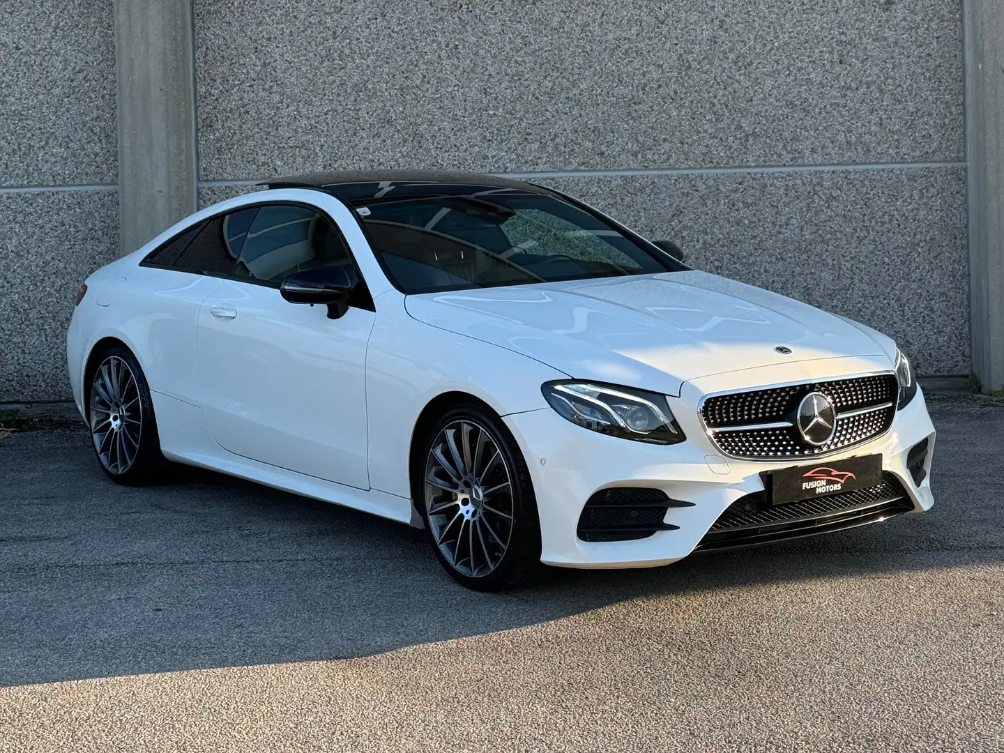 Mercedes-Benz E 220 d Amg Paket*Optik*VOLL*PANO*Luft*Kamera*Spur*Lenk. Weiß - 1