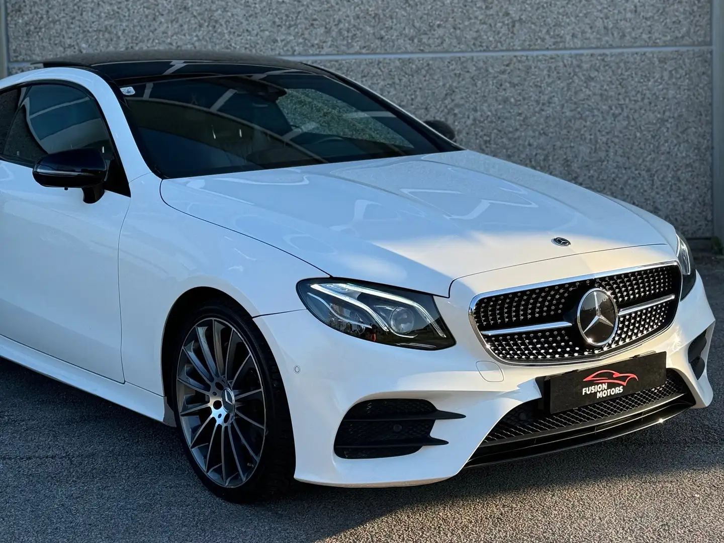 Mercedes-Benz E 220 d Amg Paket*Optik*VOLL*PANO*Luft*Kamera*Spur*Lenk. Weiß - 2