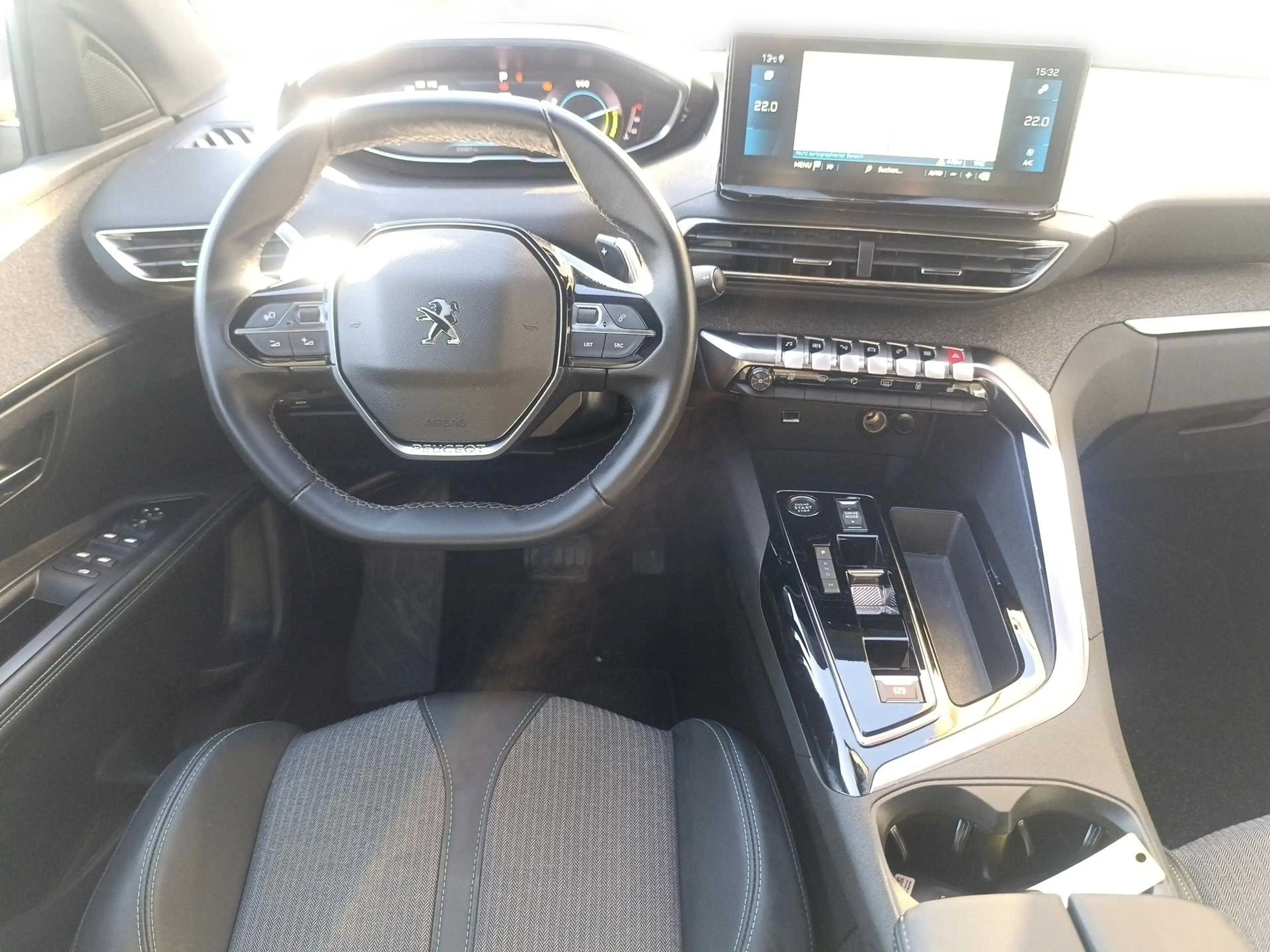 Peugeot 3008 1.2 136 Allure Pack KeyLess LED Navi PDC — photo 10