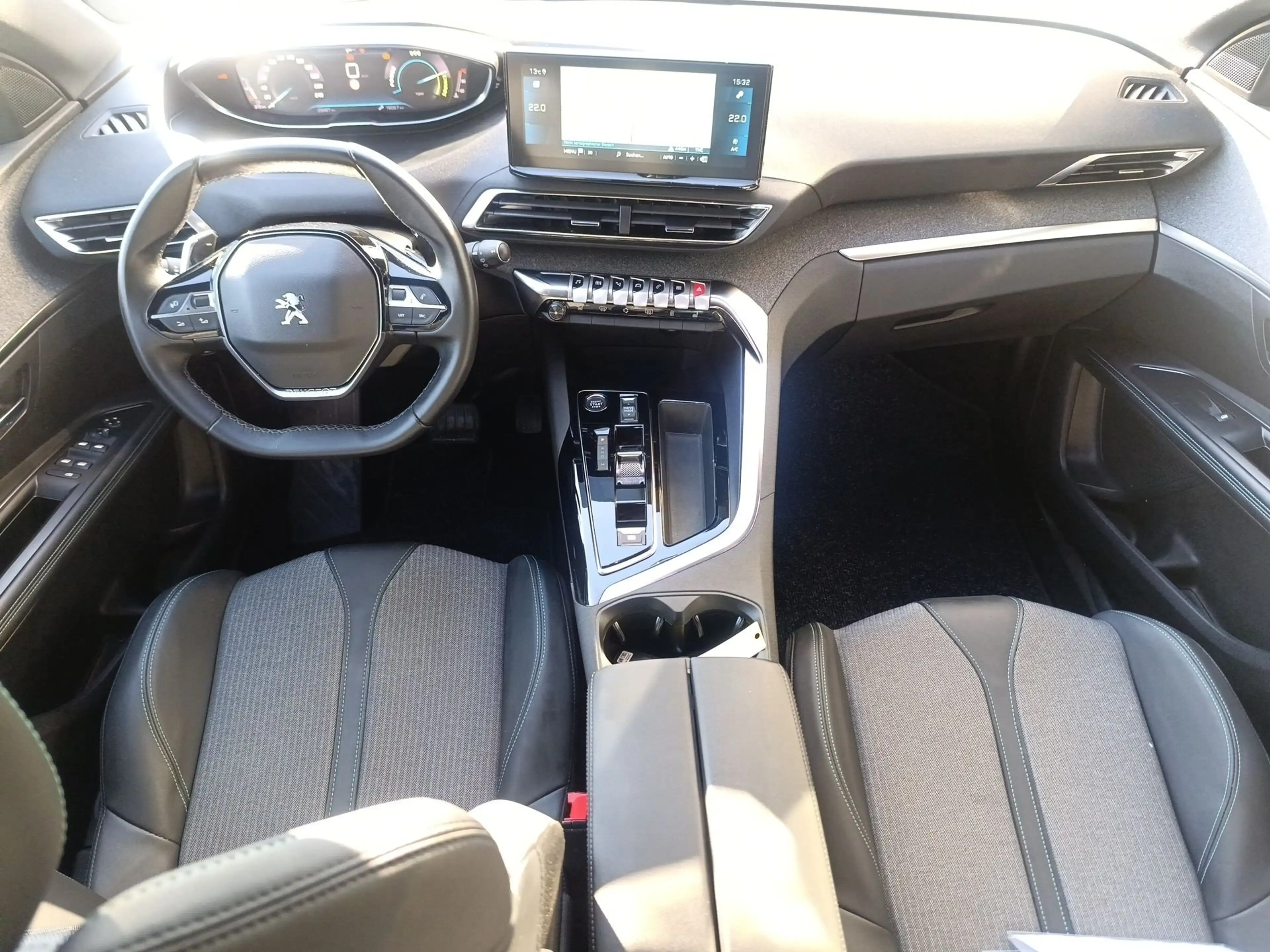 Peugeot 3008 1.2 136 Allure Pack KeyLess LED Navi PDC — photo 11