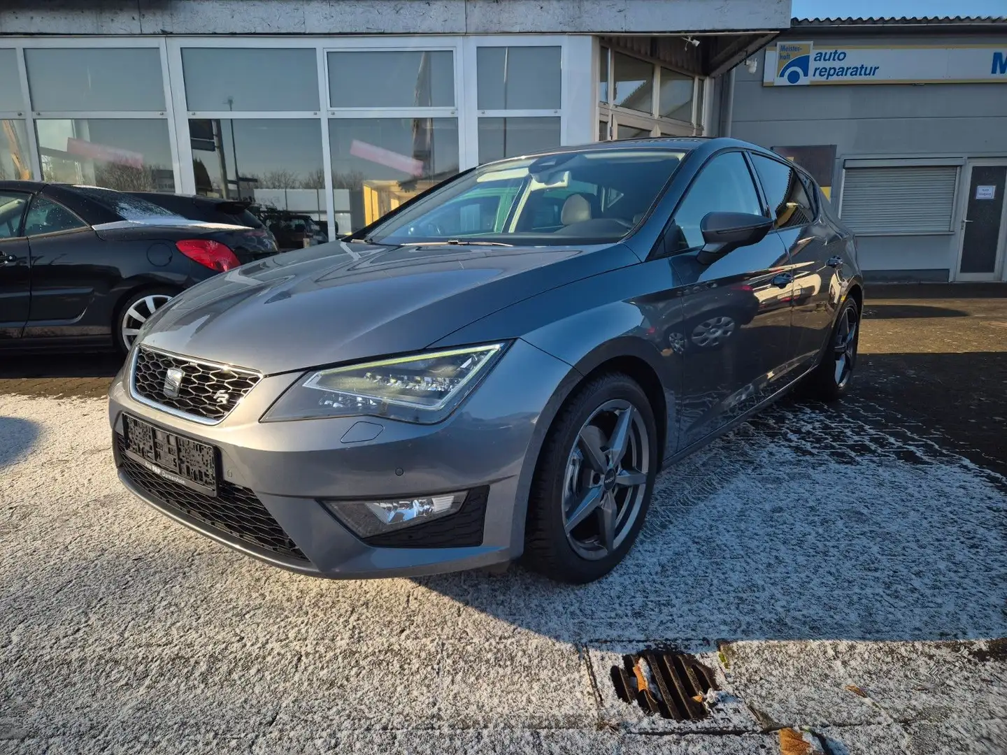 SEAT Leon FR 2.0 TDI 150 PS DSG Navi LED AHK PDC 1H Gris - 1