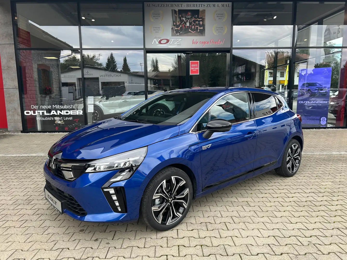 Mitsubishi Colt 1.6 HEV "Top" Nimm-8-Paket, Bose-Sound, Parkassist Blau - 1