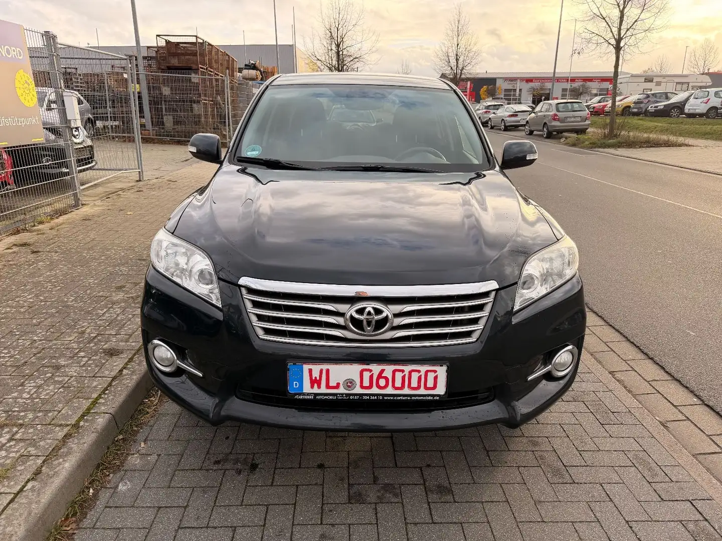 Toyota RAV 4 4 Life 4x4*NAVI*ALLRAD*TEMPOMAT*KEYLESS-GO* Blau - 2