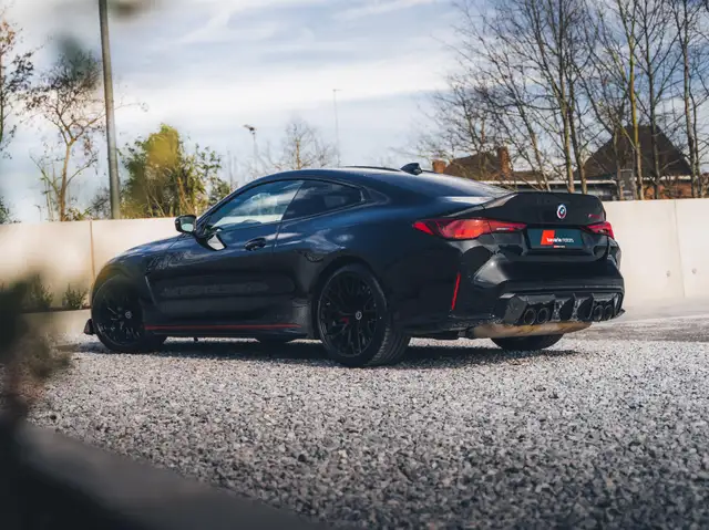 BMW M4 view 8