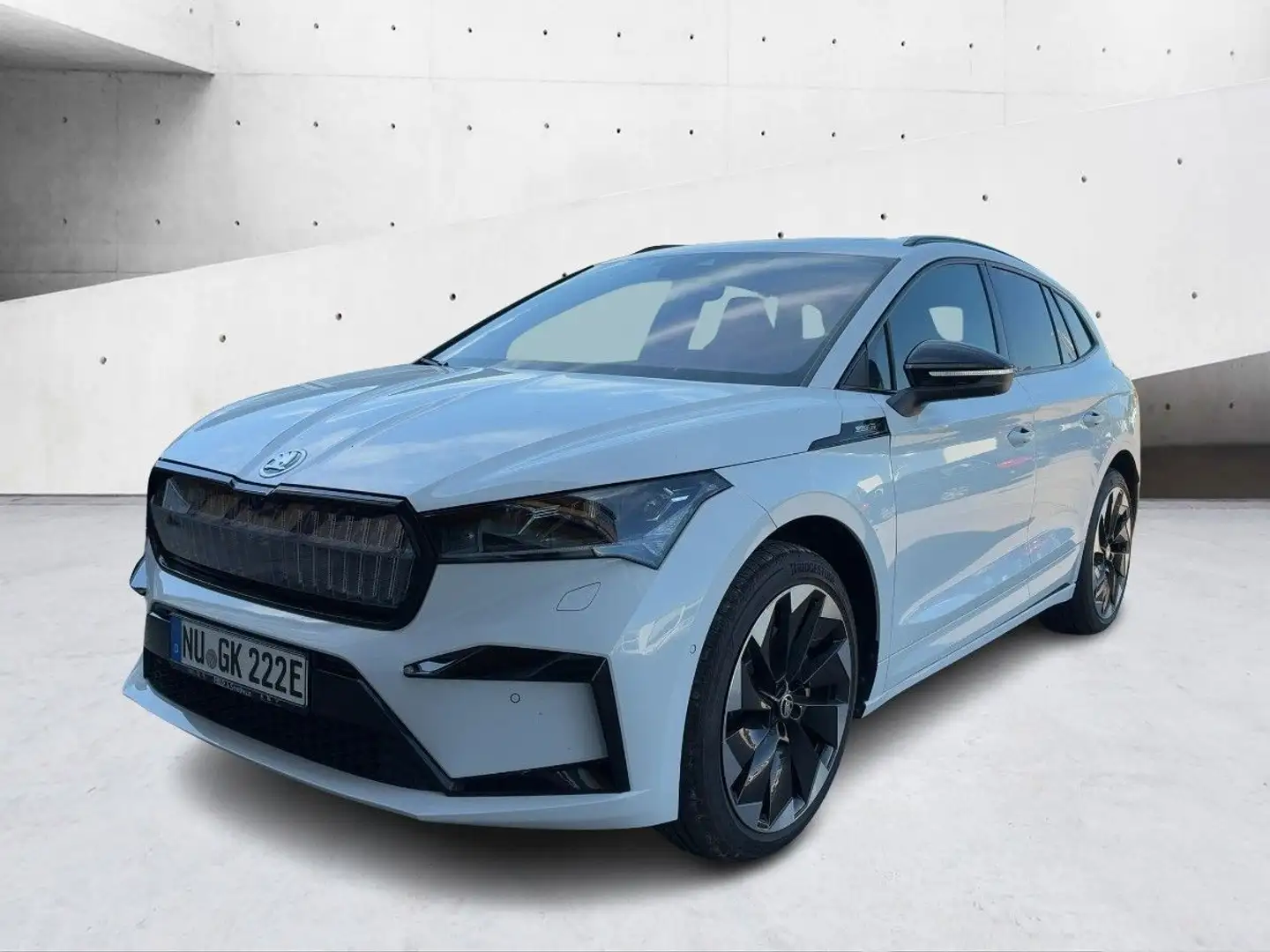 Skoda Enyaq 85 Sportline 82kWh Batterie 210kW AHK WÄPU Blanc - 2