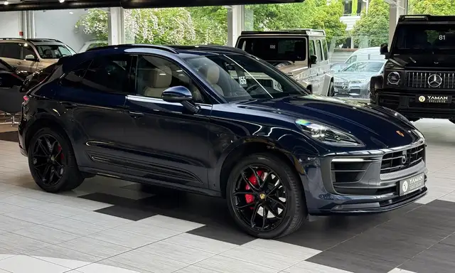 Porsche Macan view 4