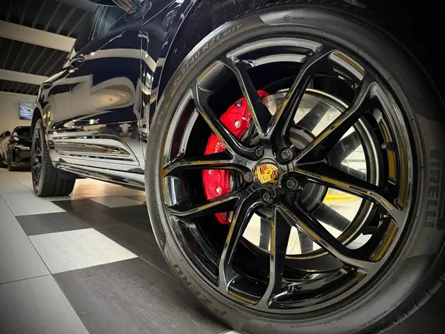 Porsche Macan view 6