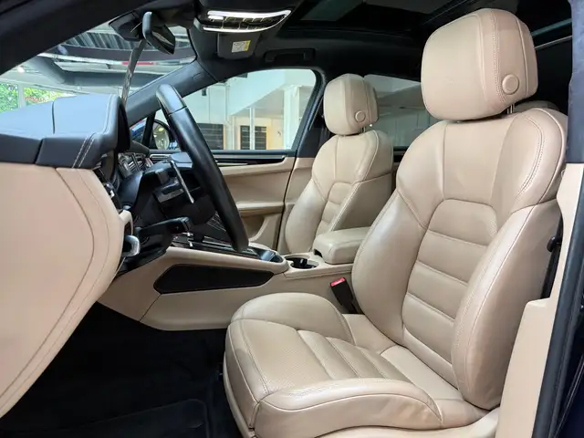 Porsche Macan view 13