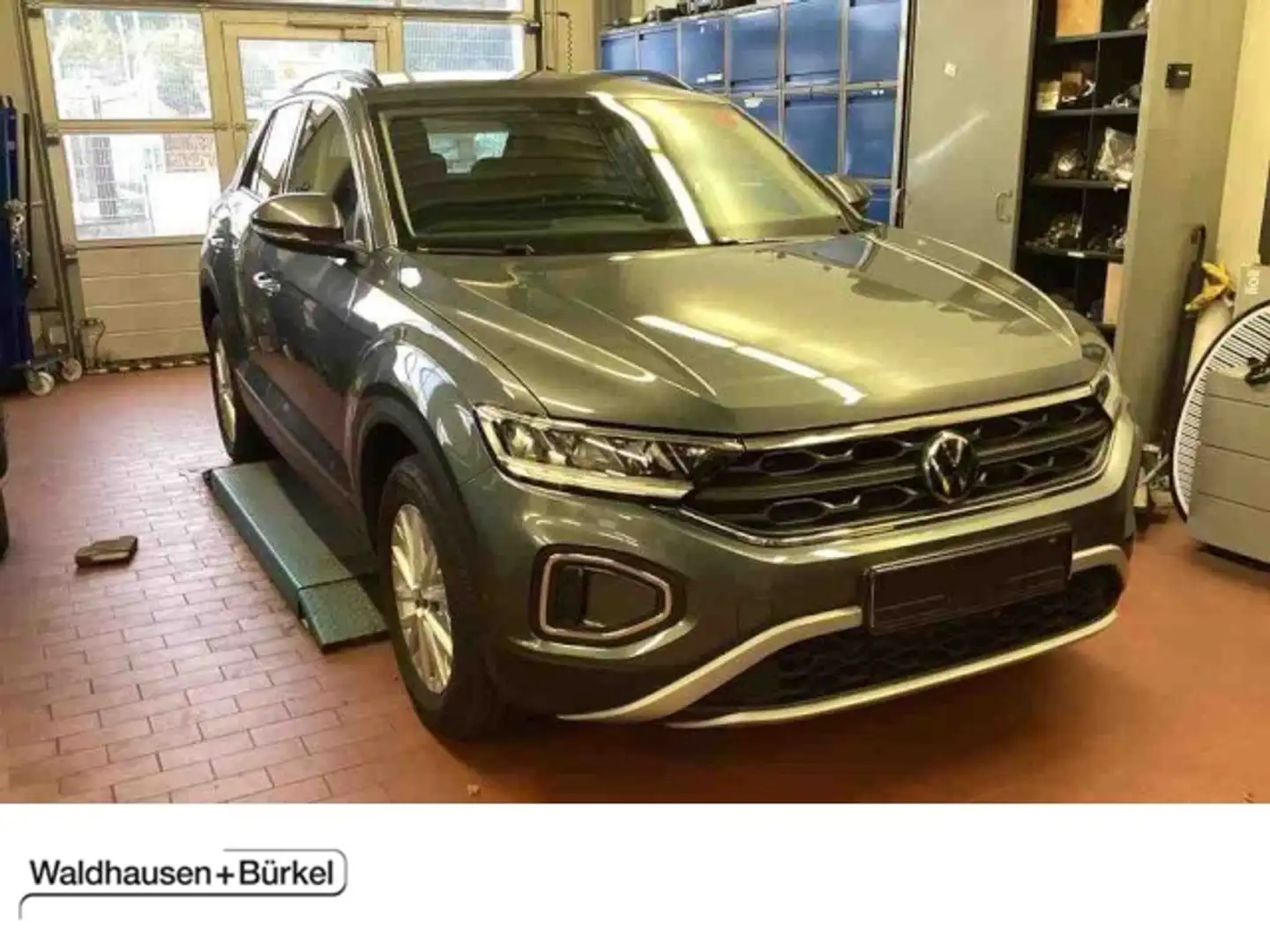 Volkswagen T-Roc 1.5 TSI DSG Life Klima Rückfahrkamera Sitzheizung Grau - 1