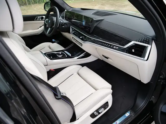 BMW X7 view 26
