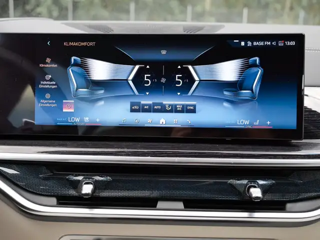 BMW X7 view 18