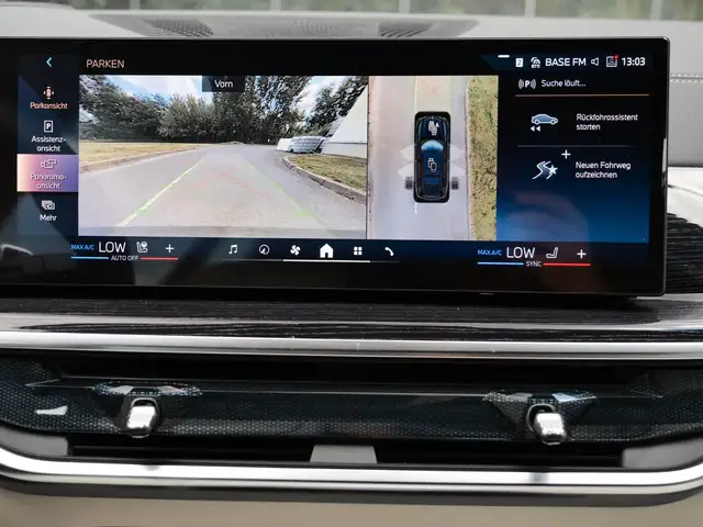 BMW X7 view 19