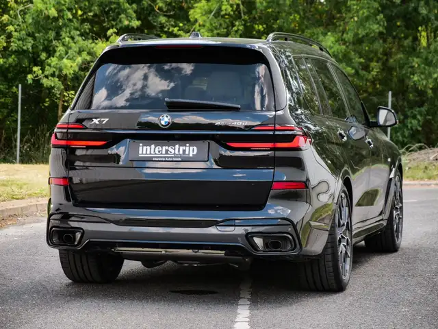 BMW X7 view 6