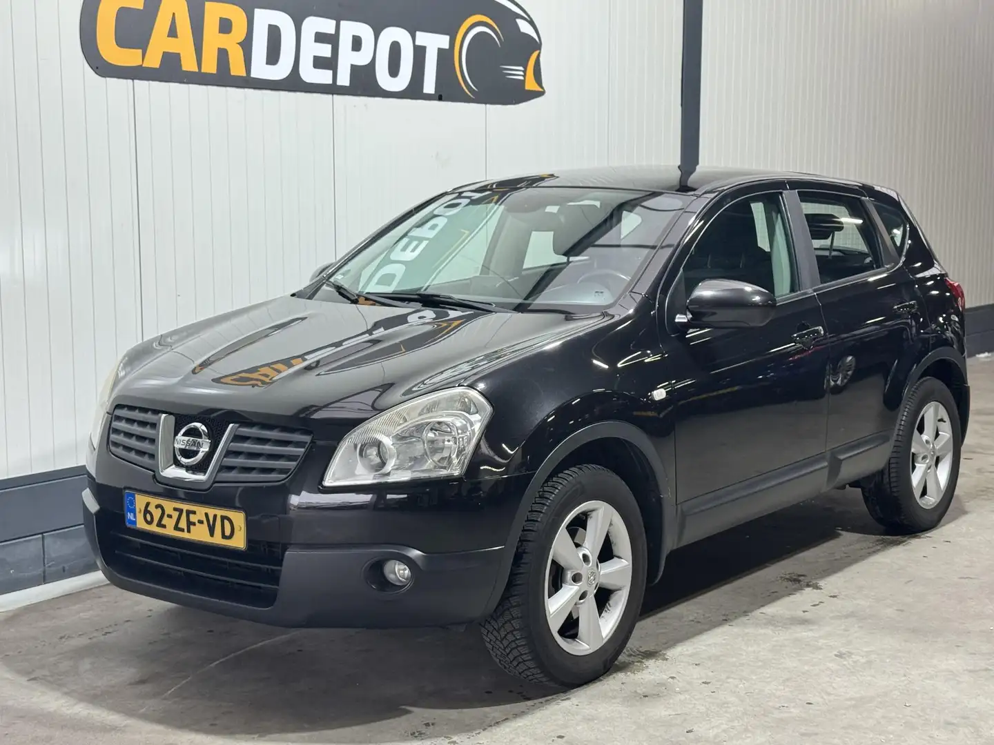 Nissan Qashqai 2.0 Tekna Premium Super netjes crna - 1