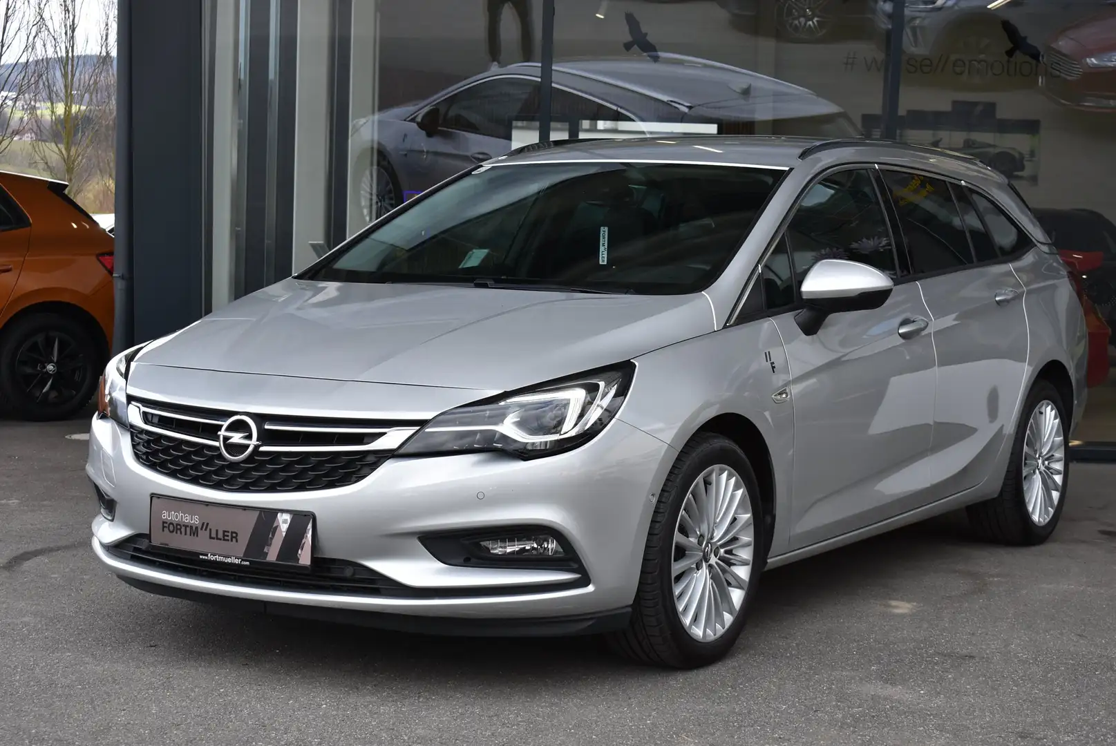 Opel Astra SportsTourer 1.6 CDTI  Innovation Silber - 1