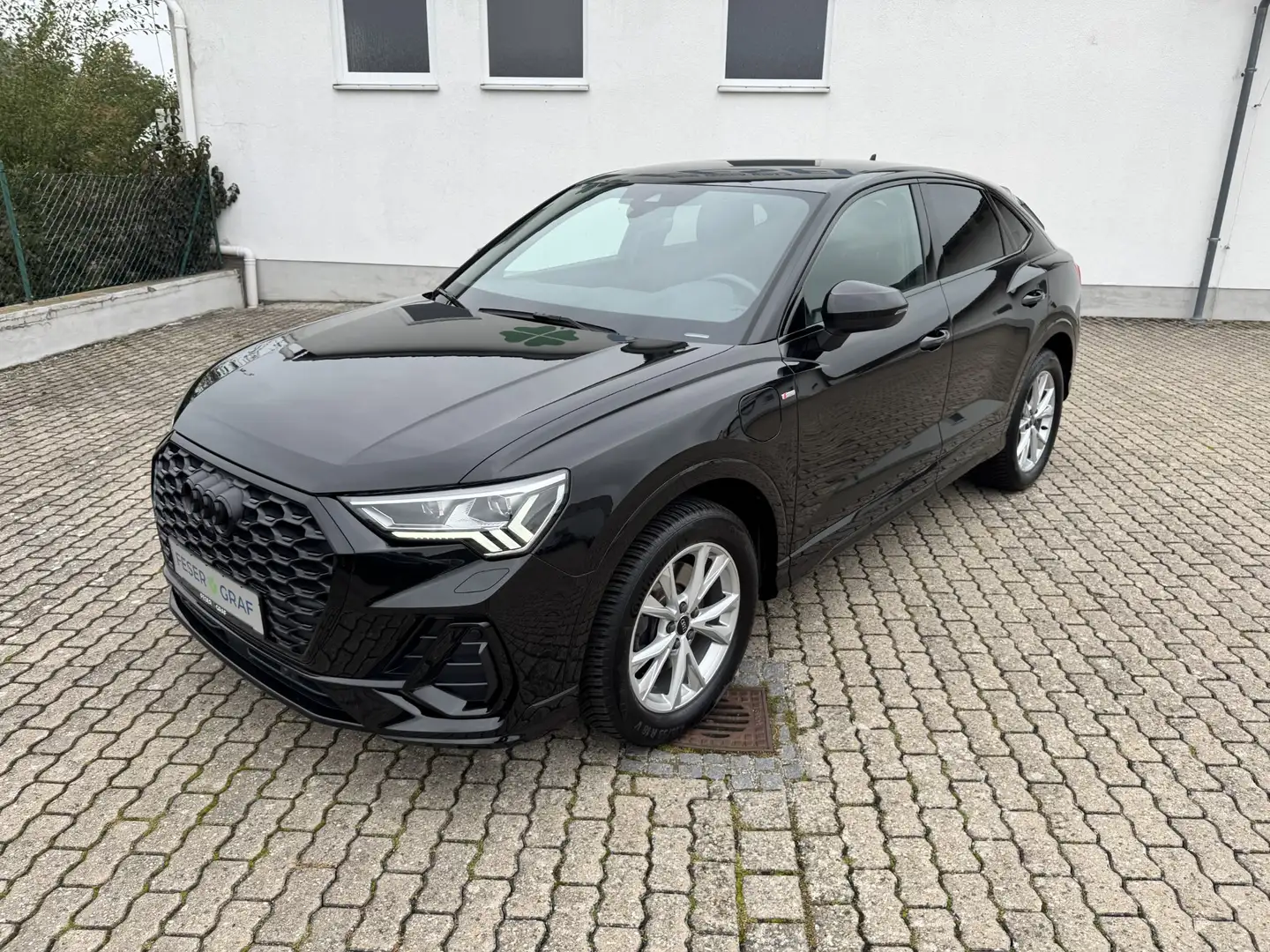 Audi Q3 Spb. S line 45 TFSIe S-tr. 360° eHECK MATRIX Zwart - 2