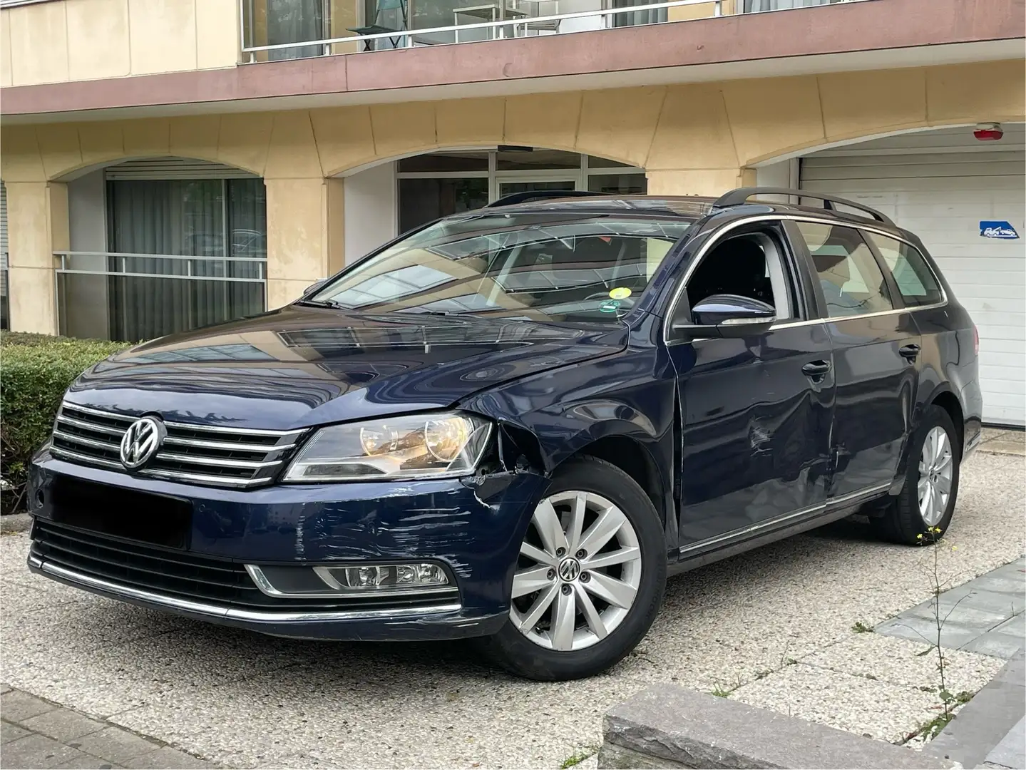 Volkswagen Passat Variant Passat SW 1.6 CR TDi Comfortline BMT 3900€ EXPOR Bleu - 1