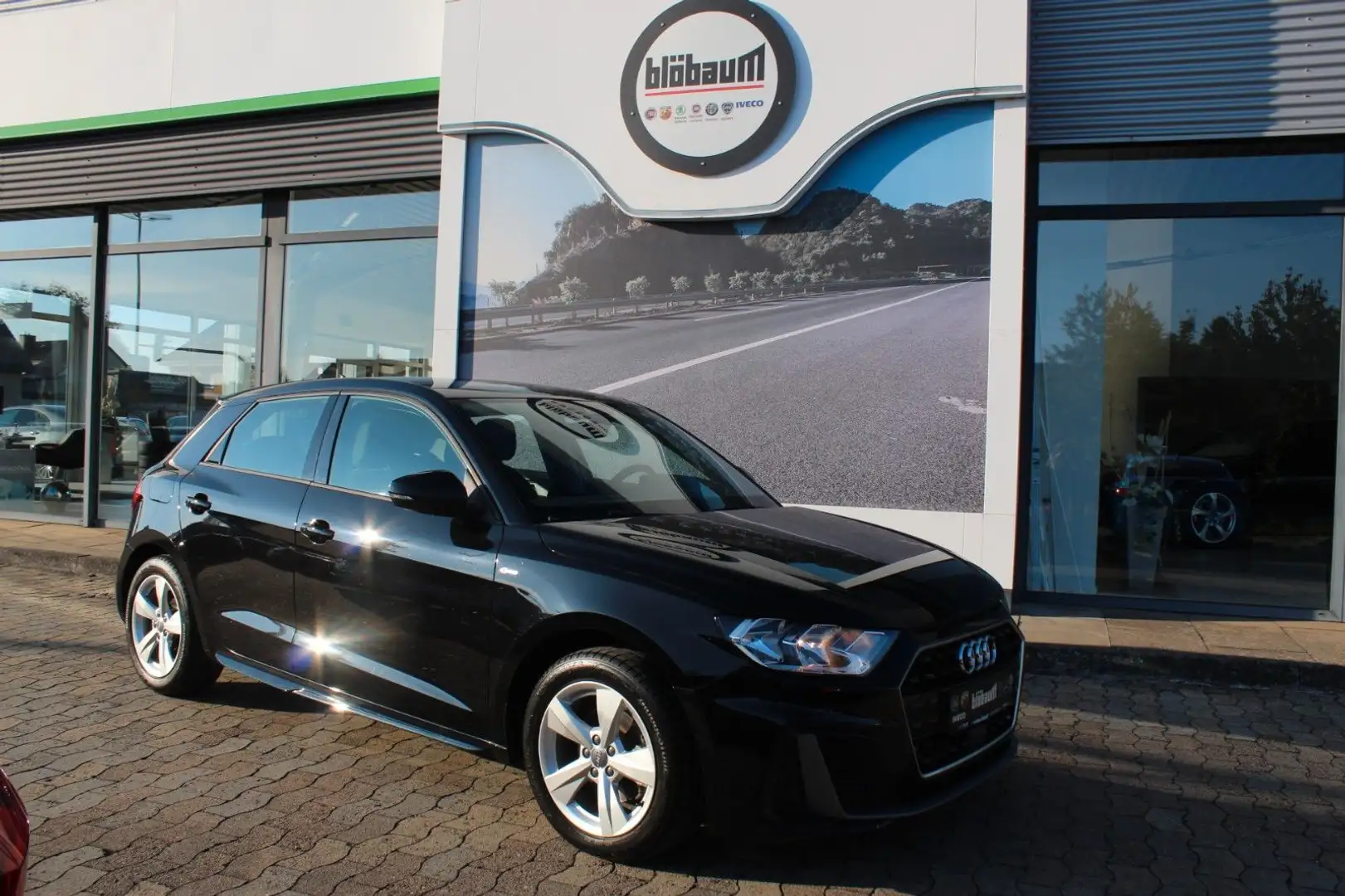 Audi A1 Sportback 30 TFSI S line Schwarz - 1
