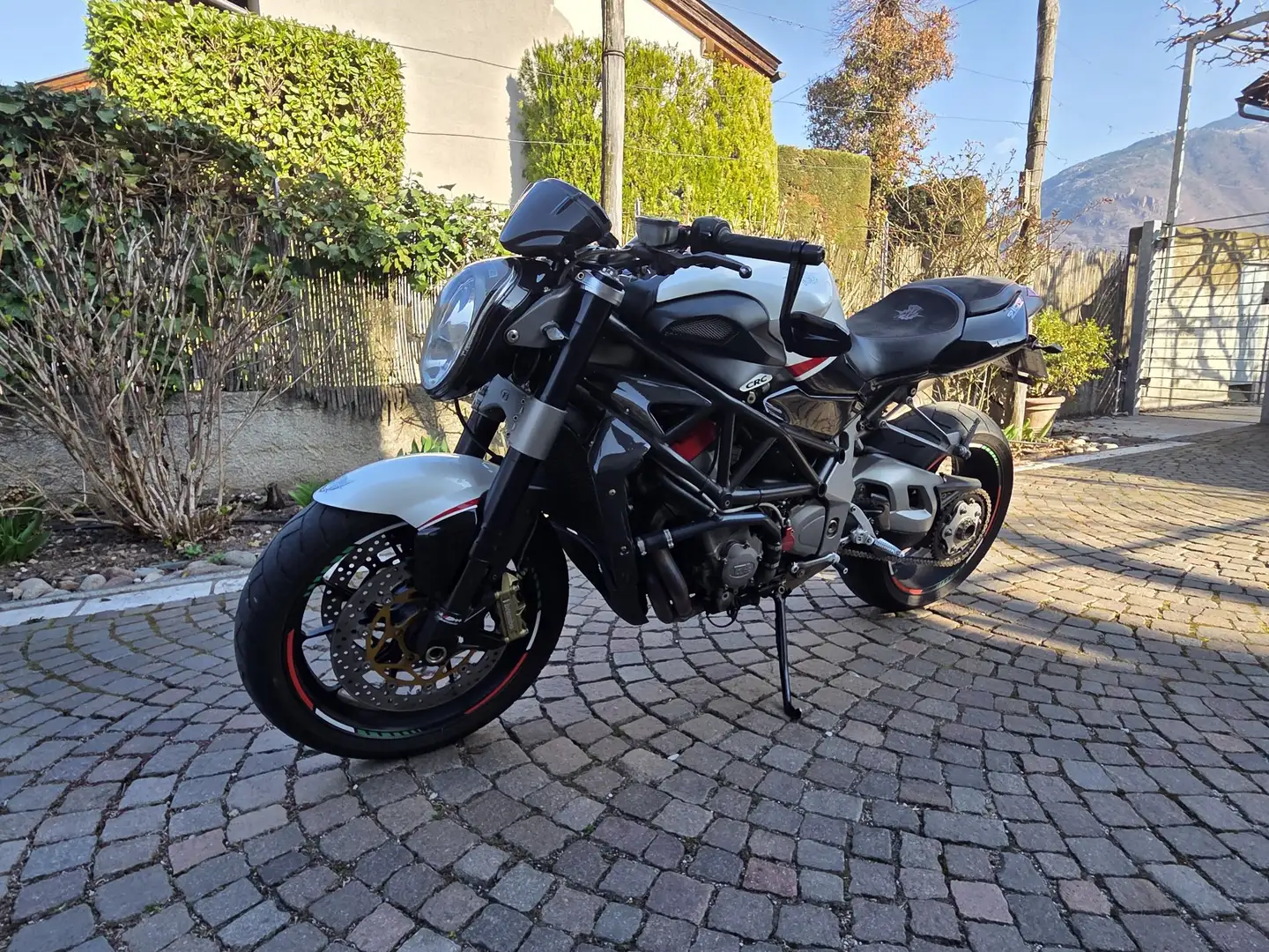 MV Agusta Brutale 910 R - 2