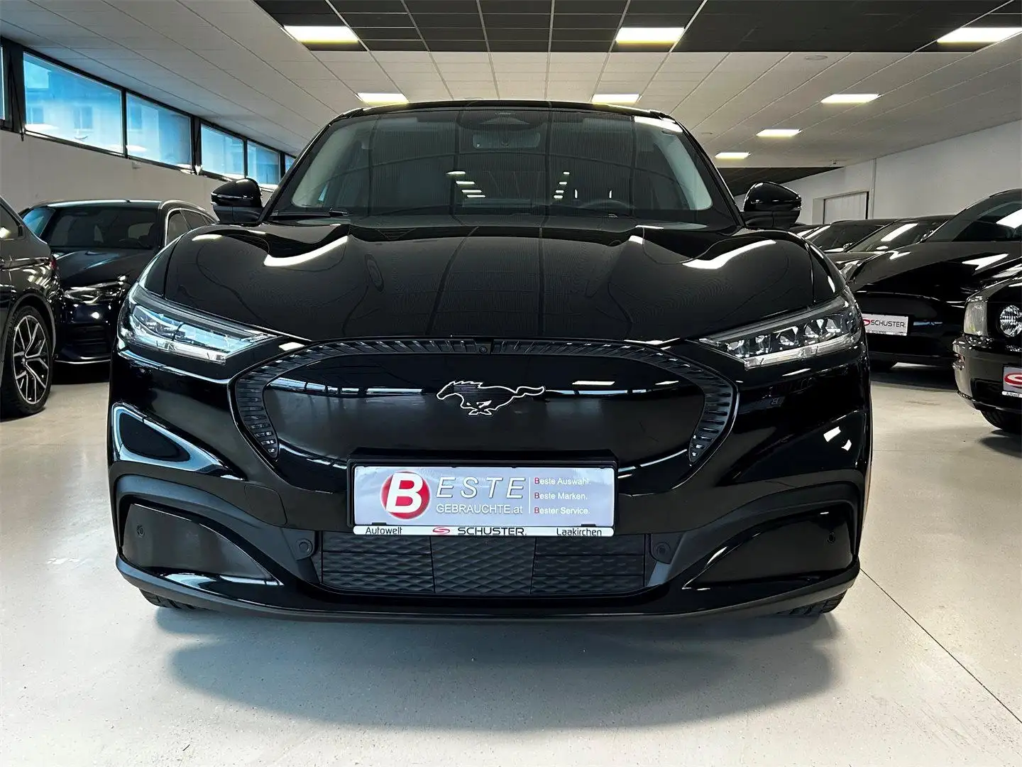 Ford Mustang Mach-E Elektro Standard Range 68kWh Schwarz - 2